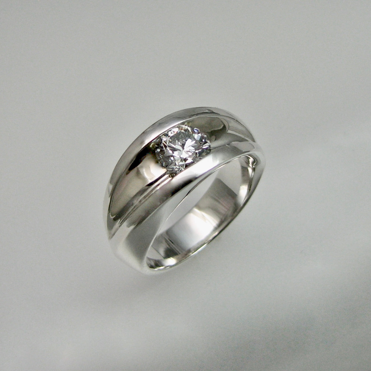 Split Möbius Ring