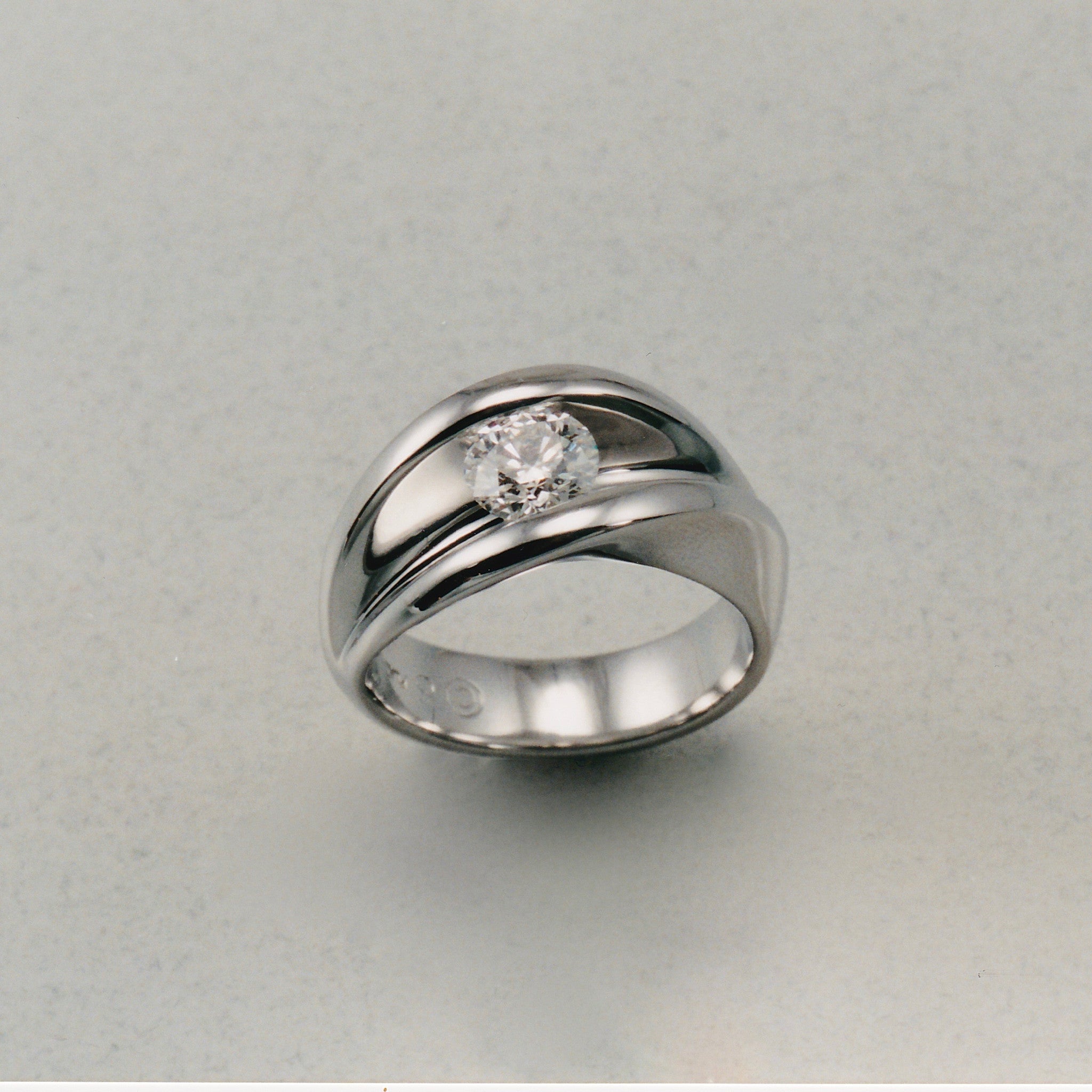 Split Möbius Ring