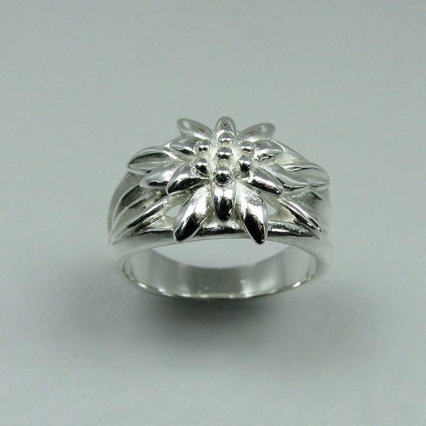 Edelweiss Alpenblume Ring, Edelweiss Ring, Alpenblume, Edelweiss Jewelry, Edelweiss Jewelery, Edelweiss Ring, Edelweiss Pendant, Edelweiss Necklace, Edelweiss Bavarian Jewelry, Edelweiss Flower, Edelweiss German Jewelry, Edelweiss Alpine Flower, Alpine Flower, Bavarian Flower, Edelweiss Pin, Edelweiss Hat Pin