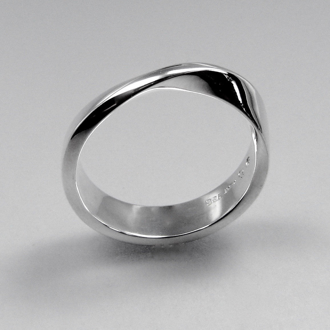 Möbius Ring Gents Low Profile in Sterling Silver